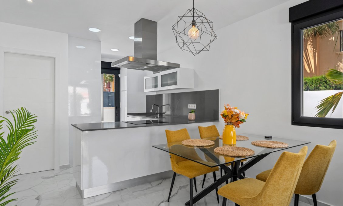 Resale - Villa -
Torrevieja - Costa Blanca