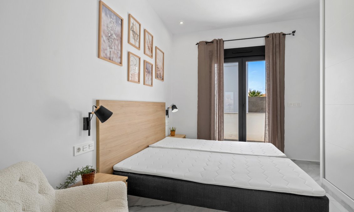 Resale - Villa -
Torrevieja - Costa Blanca