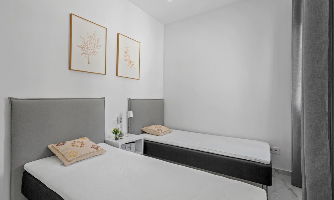 Resale - Villa -
Torrevieja - Costa Blanca