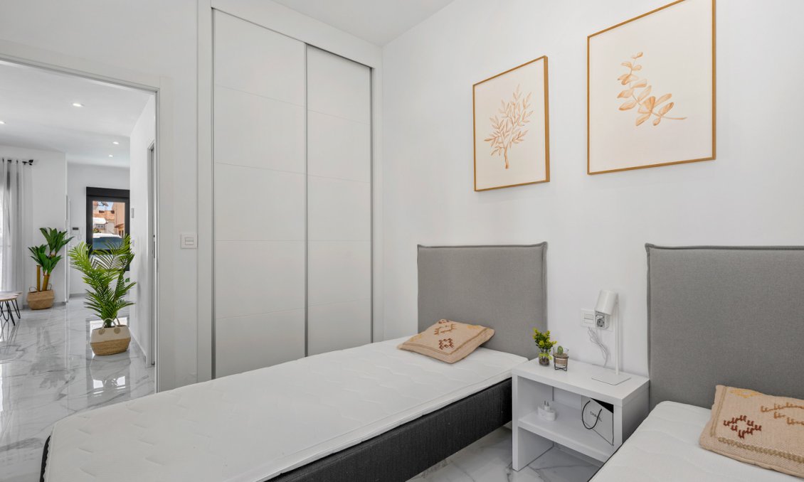 Resale - Villa -
Torrevieja - Costa Blanca