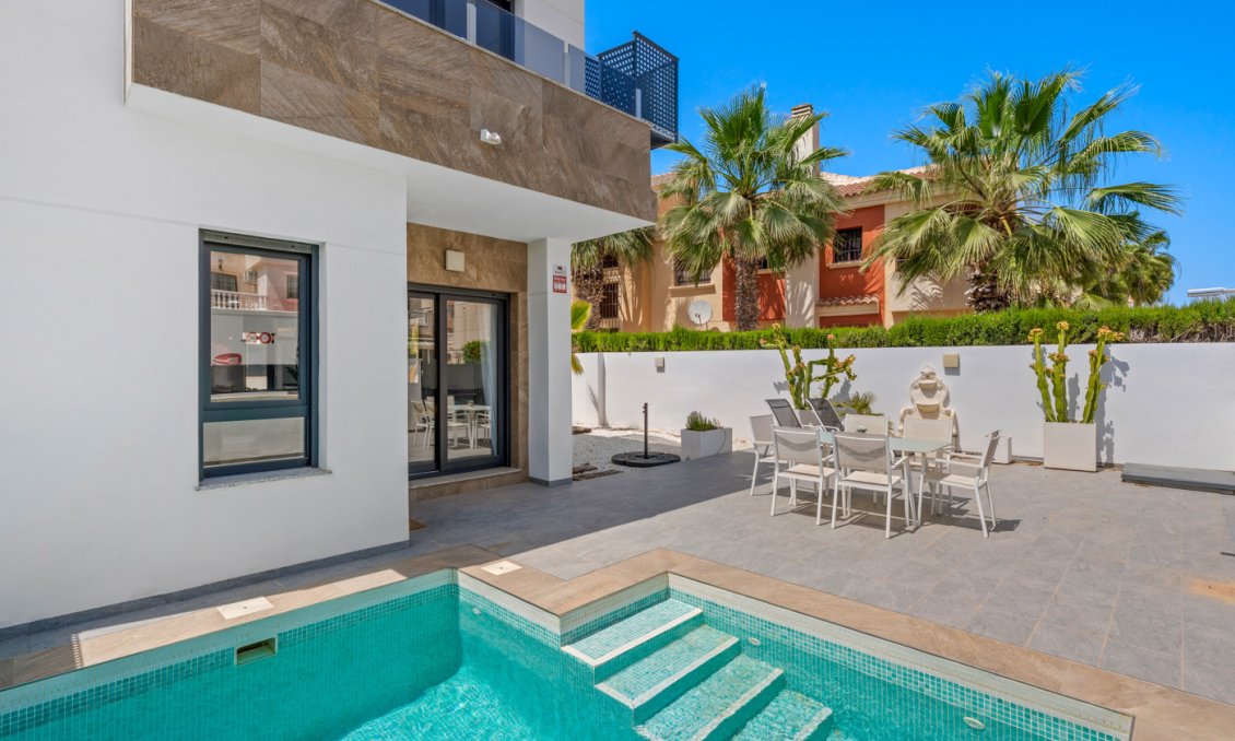 Resale - Villa -
Torrevieja - Costa Blanca