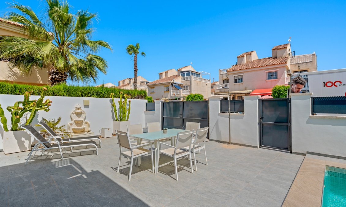 Resale - Villa -
Torrevieja - Costa Blanca