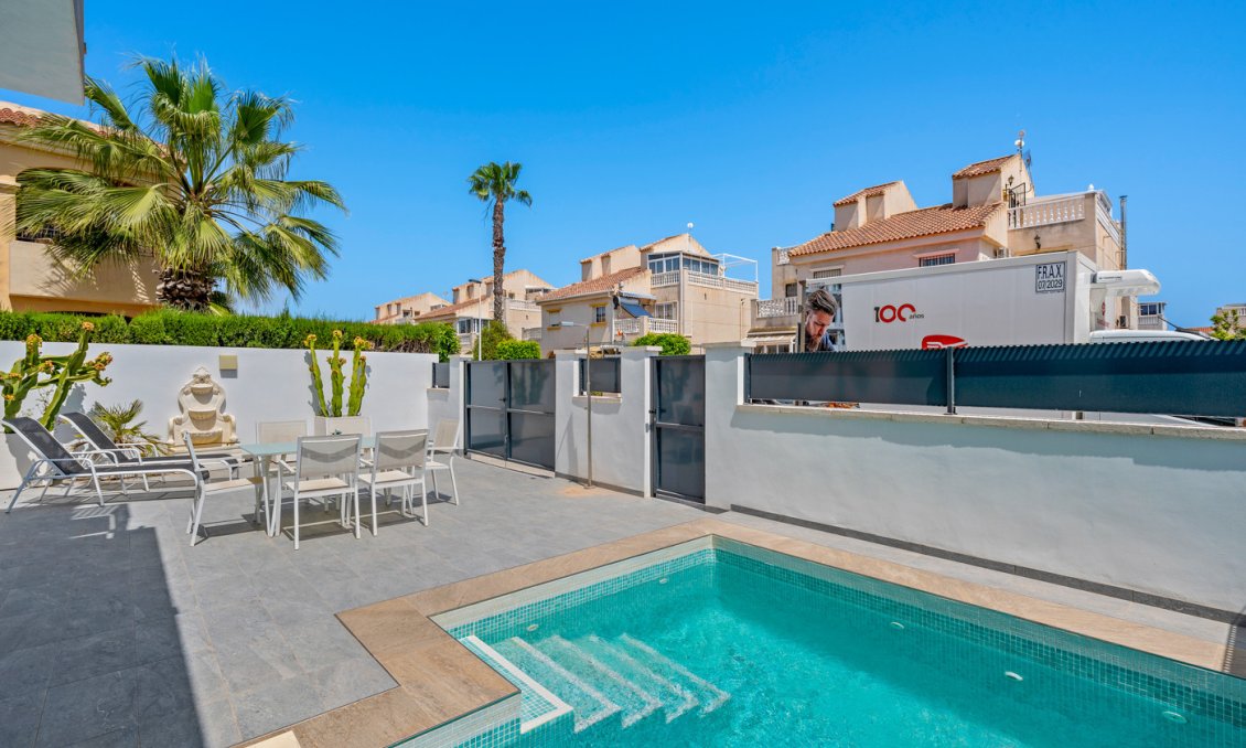 Resale - Villa -
Torrevieja - Costa Blanca