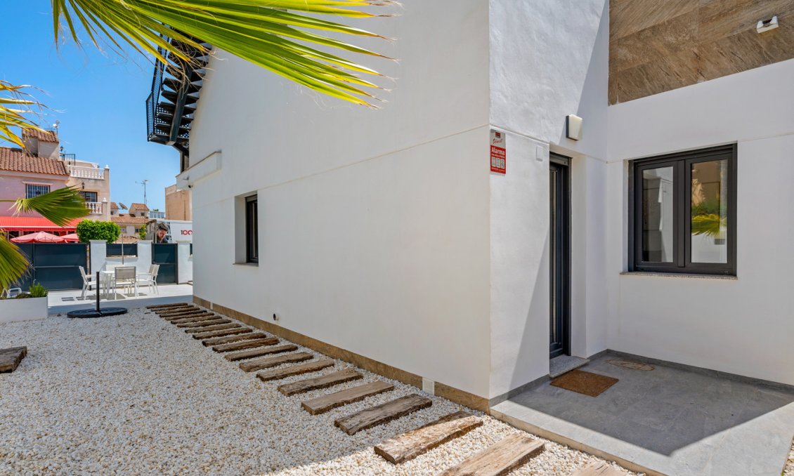 Resale - Villa -
Torrevieja - Costa Blanca