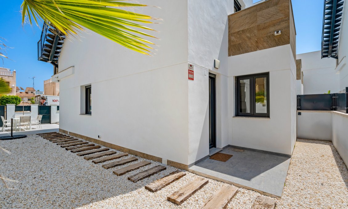 Resale - Villa -
Torrevieja - Costa Blanca