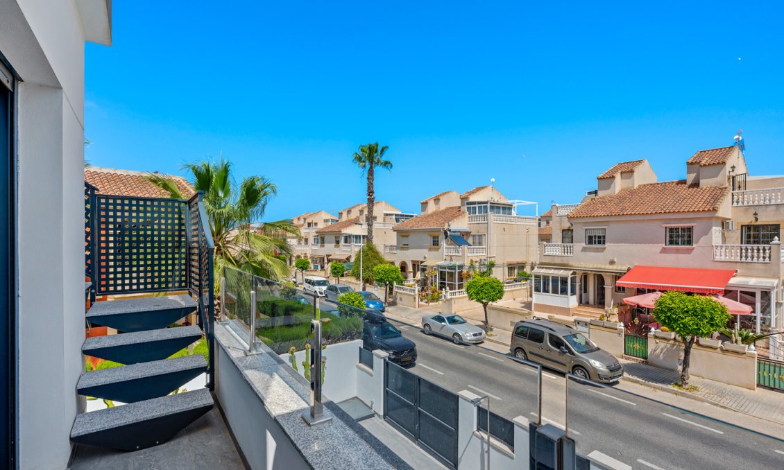 Resale - Villa -
Torrevieja - Costa Blanca