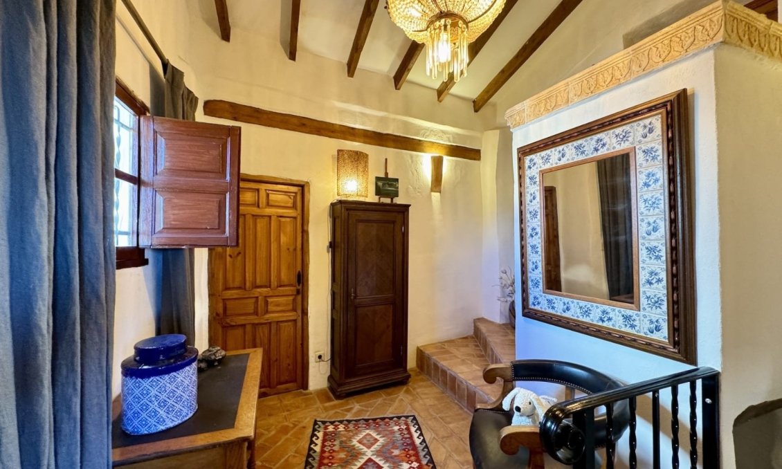 Segunda mano - Villa -
Relleu - Inland
