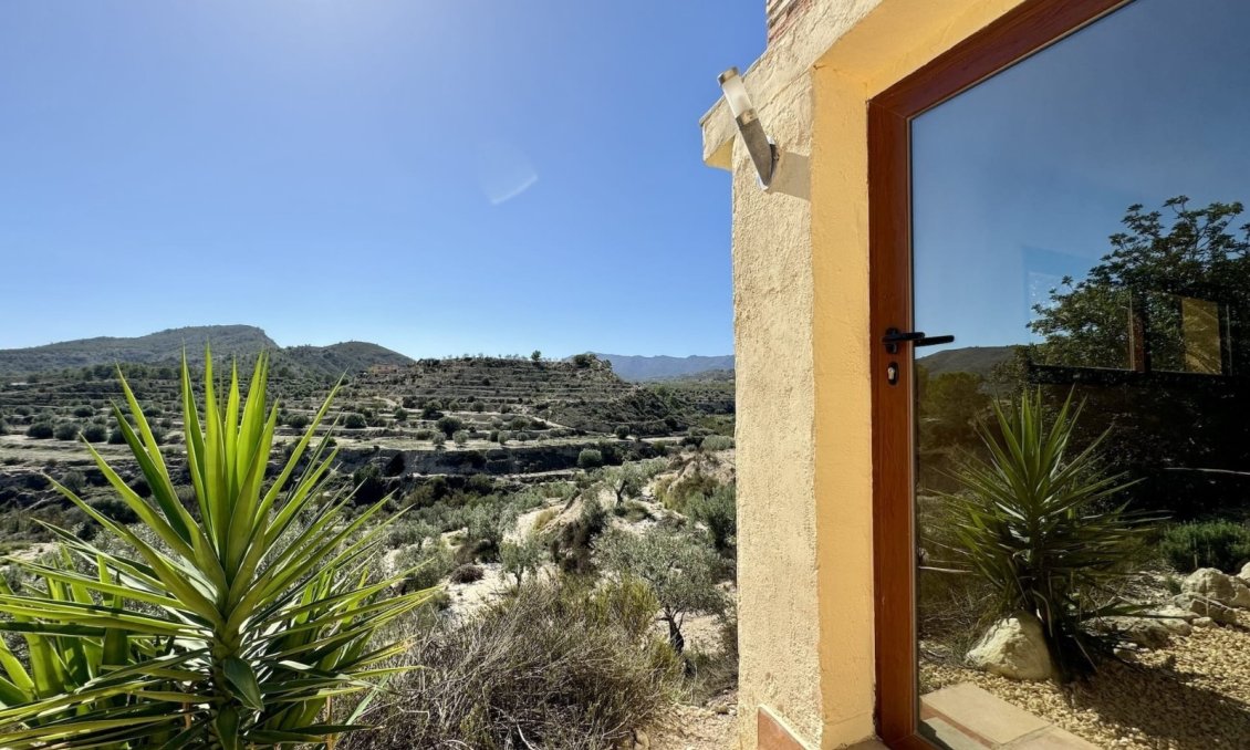 Segunda mano - Villa -
Relleu - Inland