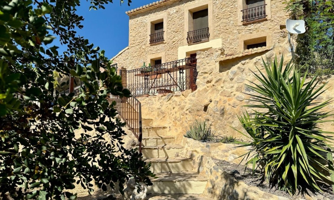 Segunda mano - Villa -
Relleu - Inland