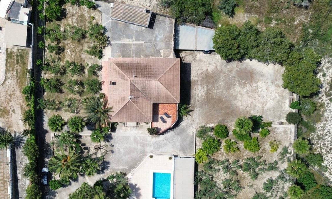Resale - Villa -
El Rebolledo