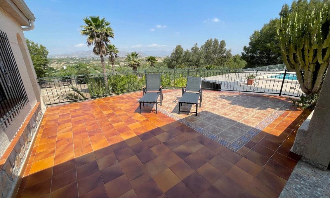 Resale - Villa -
El Rebolledo