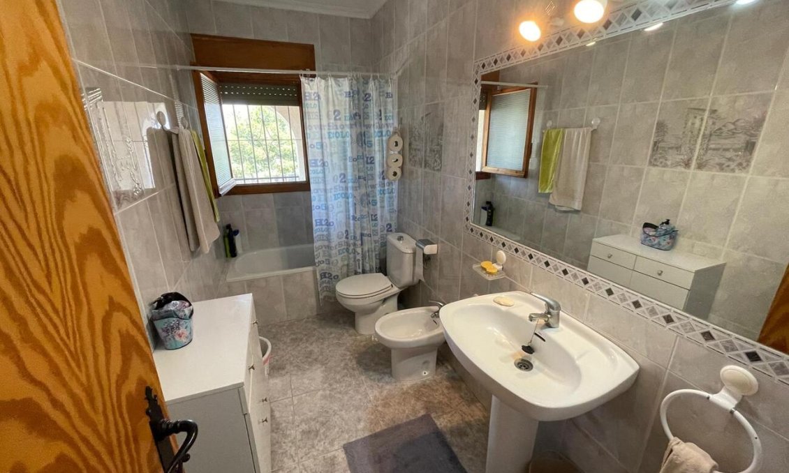 Resale - Villa -
El Rebolledo