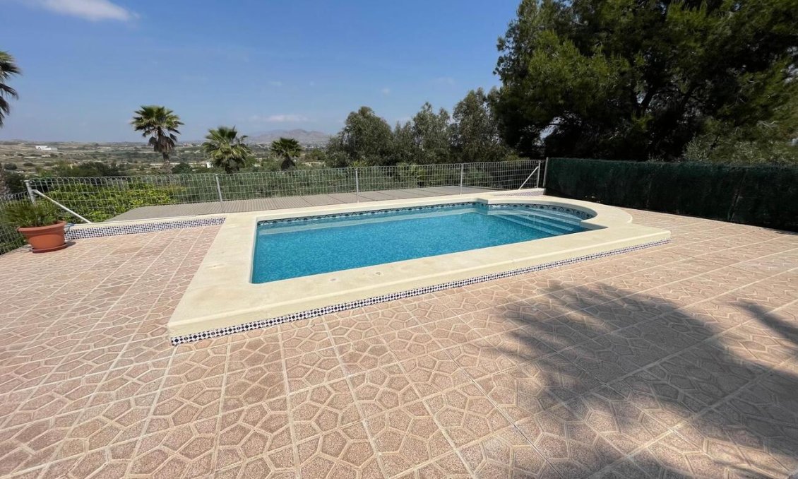 Resale - Villa -
El Rebolledo