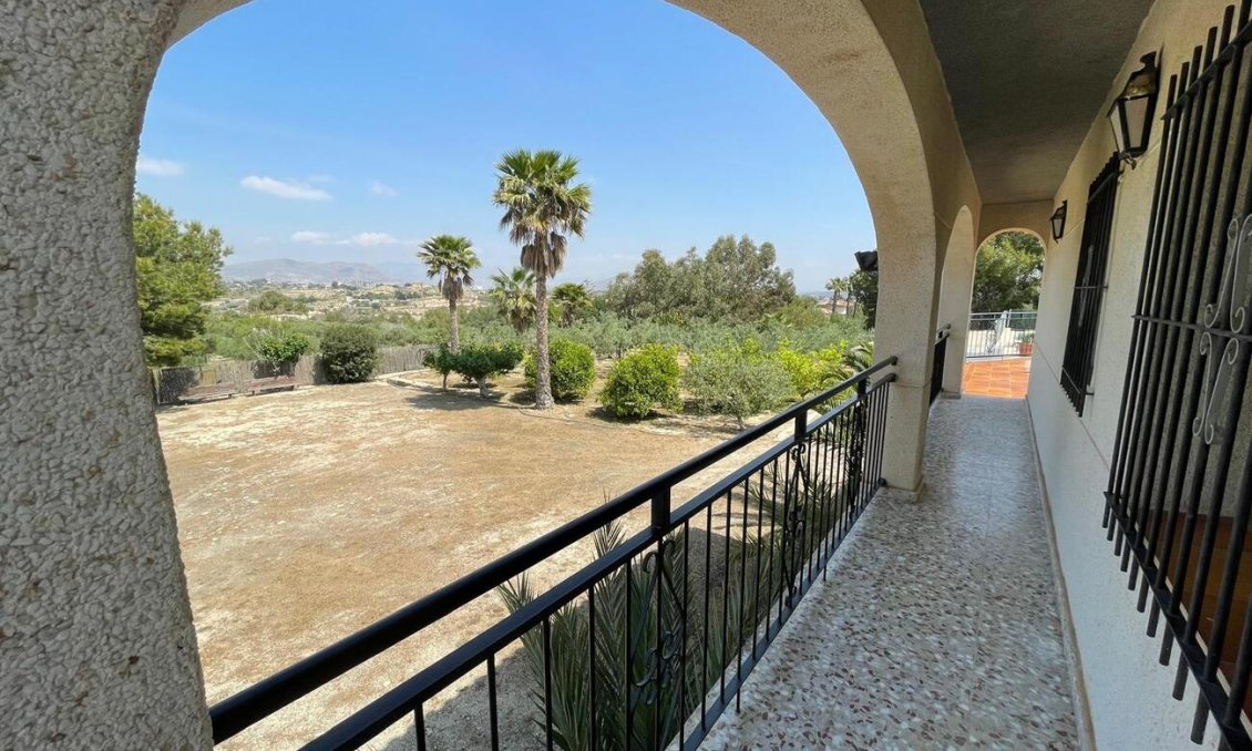 Resale - Villa -
El Rebolledo