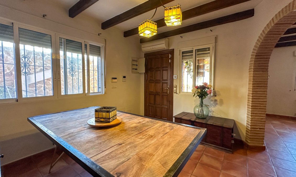 Resale - Townhouse -
San Miguel de Salinas - Inland