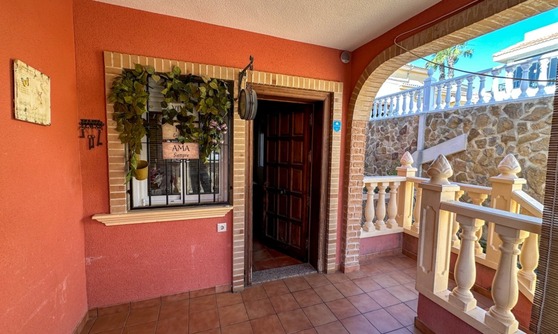 Resale - Townhouse -
San Miguel de Salinas - Inland