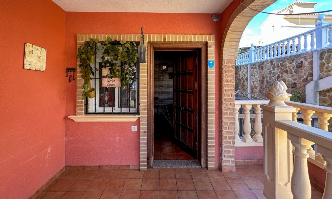 Resale - Townhouse -
San Miguel de Salinas - Inland