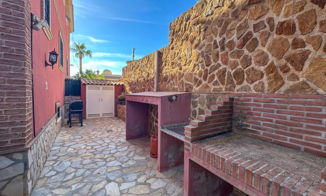 Resale - Townhouse -
San Miguel de Salinas - Inland