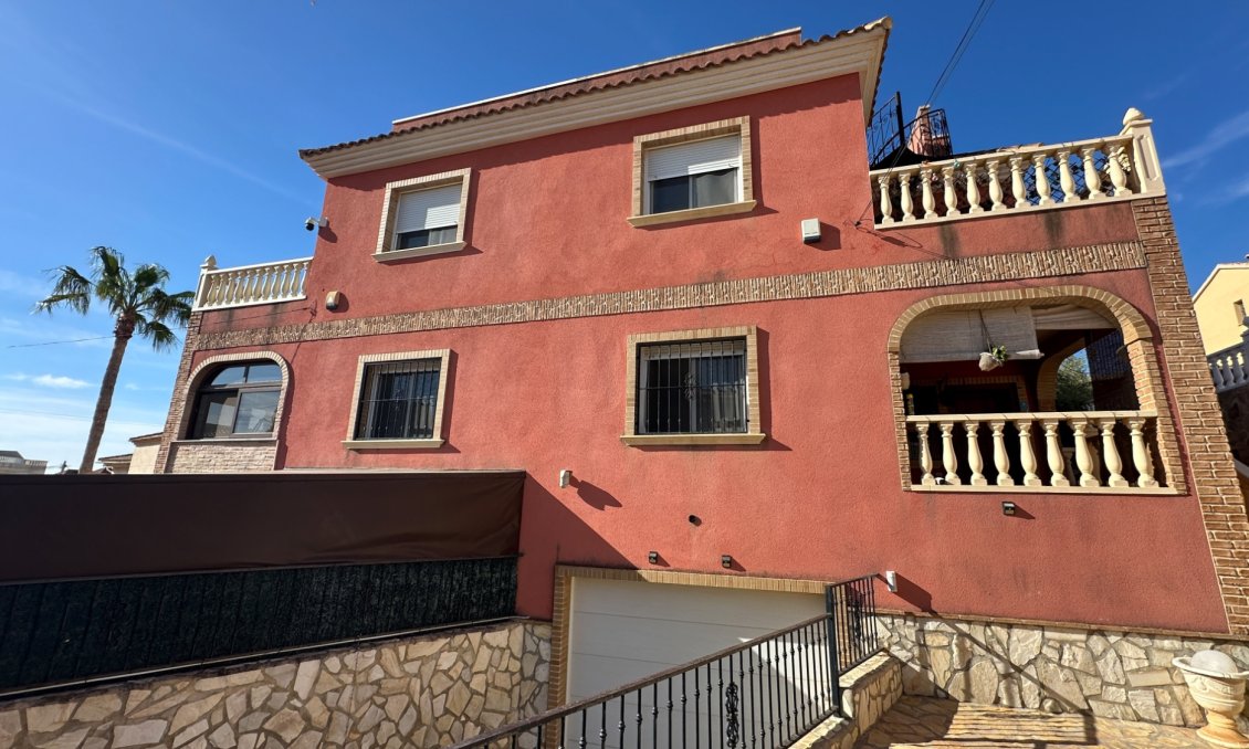 Resale - Townhouse -
San Miguel de Salinas - Inland