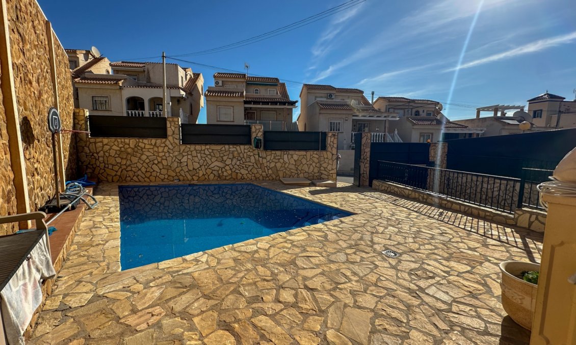 Resale - Townhouse -
San Miguel de Salinas - Inland