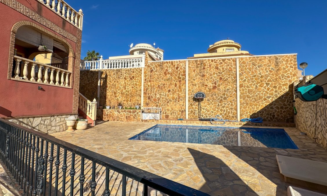 Resale - Townhouse -
San Miguel de Salinas - Inland