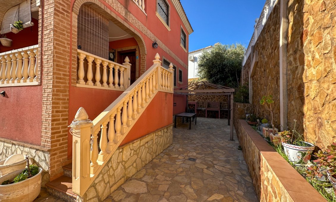 Resale - Townhouse -
San Miguel de Salinas - Inland