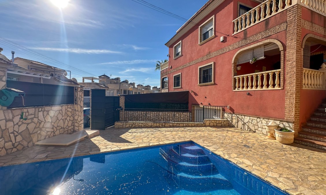Resale - Townhouse -
San Miguel de Salinas - Inland