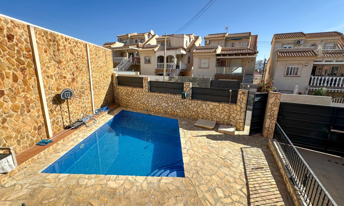 Resale - Townhouse -
San Miguel de Salinas - Inland