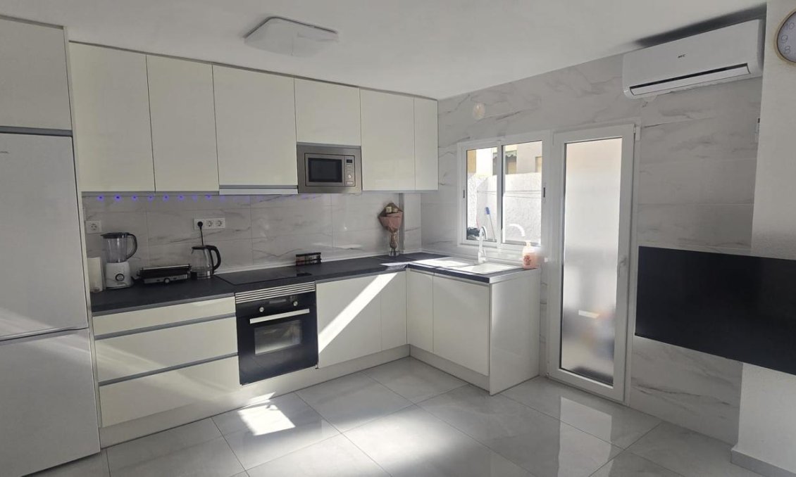 Resale - Apartment -
Torrevieja - Acequion