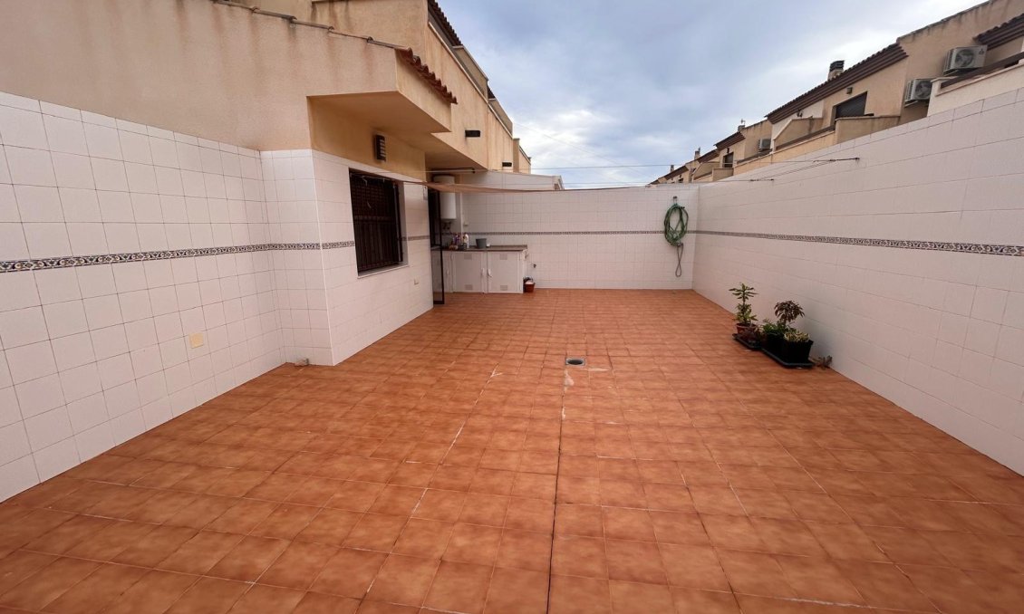 Használt Ingatlanok - Villa / Ikerház -
Los Alcazares - Serena Golf