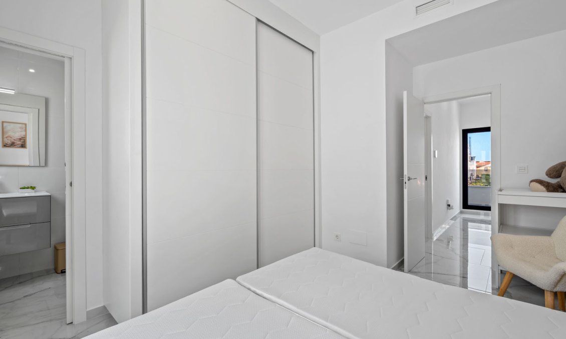 Resale - Villa -
Torrevieja - Costa Blanca