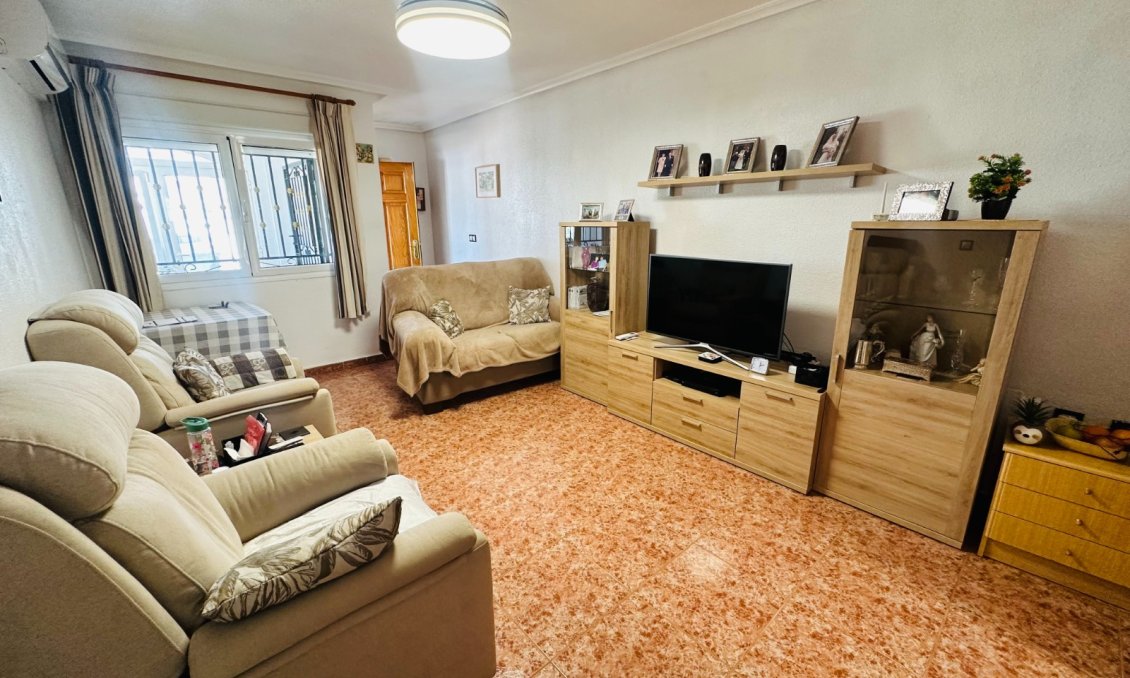 Használt Ingatlanok - Apartman -
Orihuela - Inland