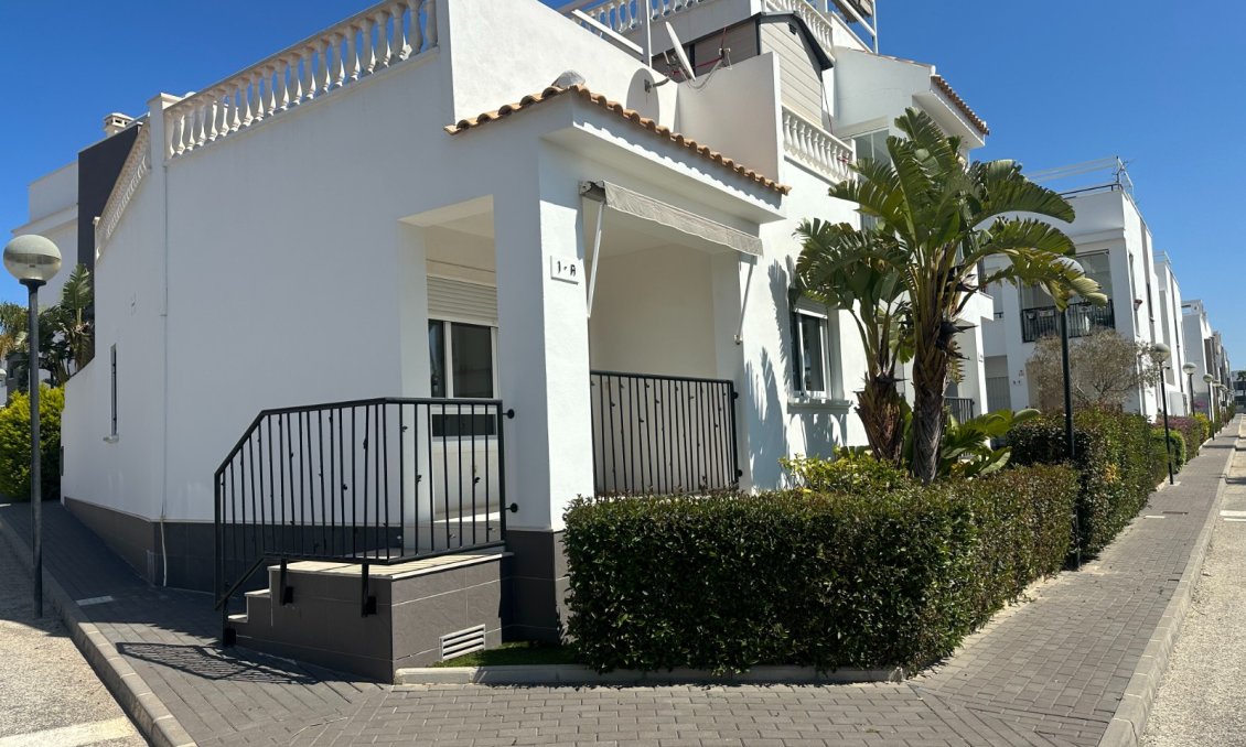 Resale - Bungalow -
Torrevieja - Costa Blanca