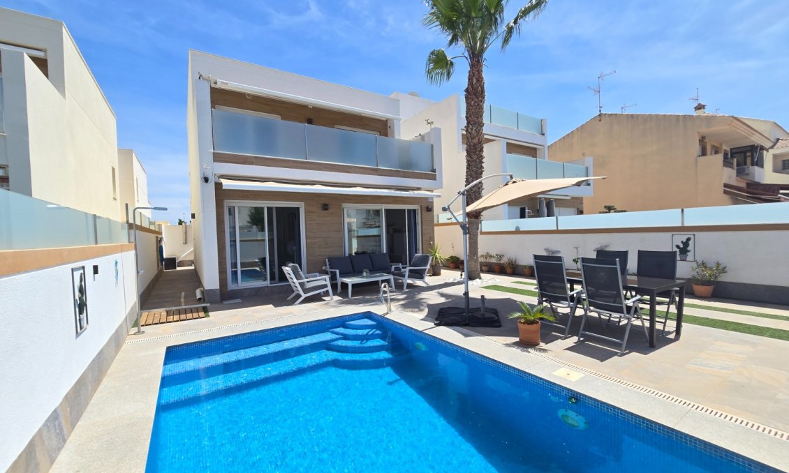 Wiederverkauf - Villa -
Pilar de la Horadada - Costa Blanca
