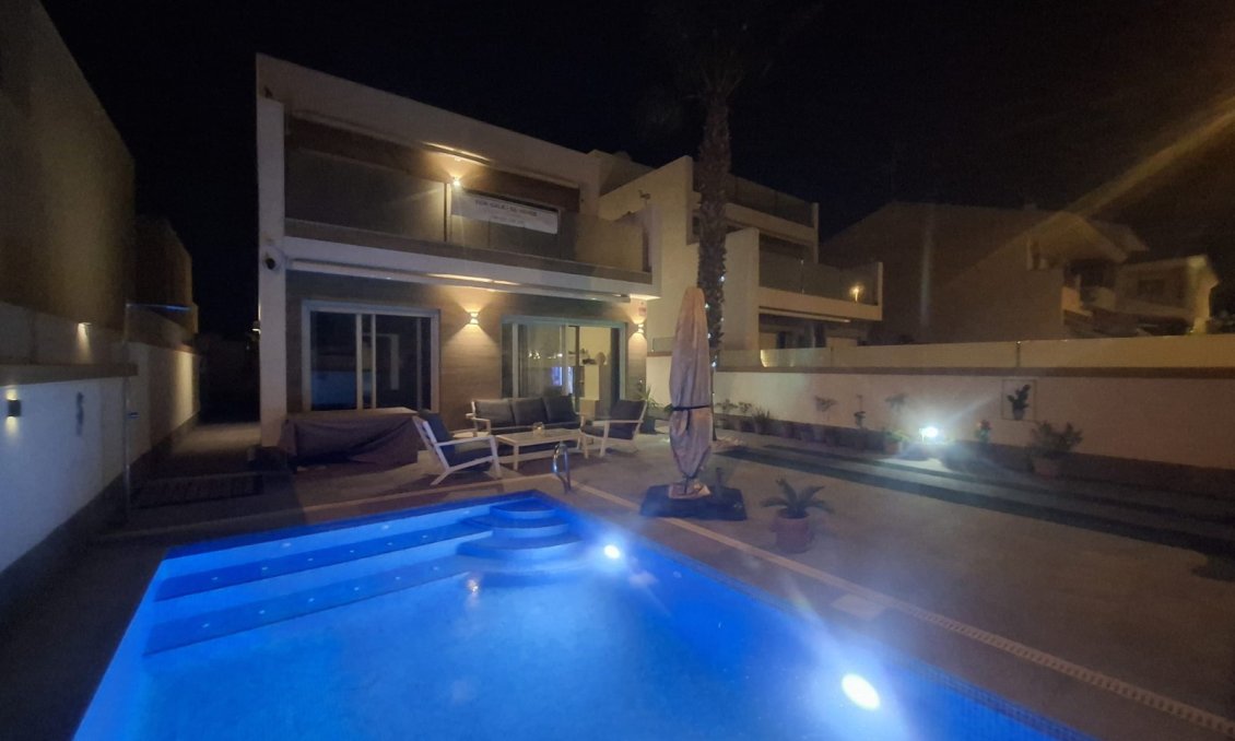 Wiederverkauf - Villa -
Pilar de la Horadada - Costa Blanca