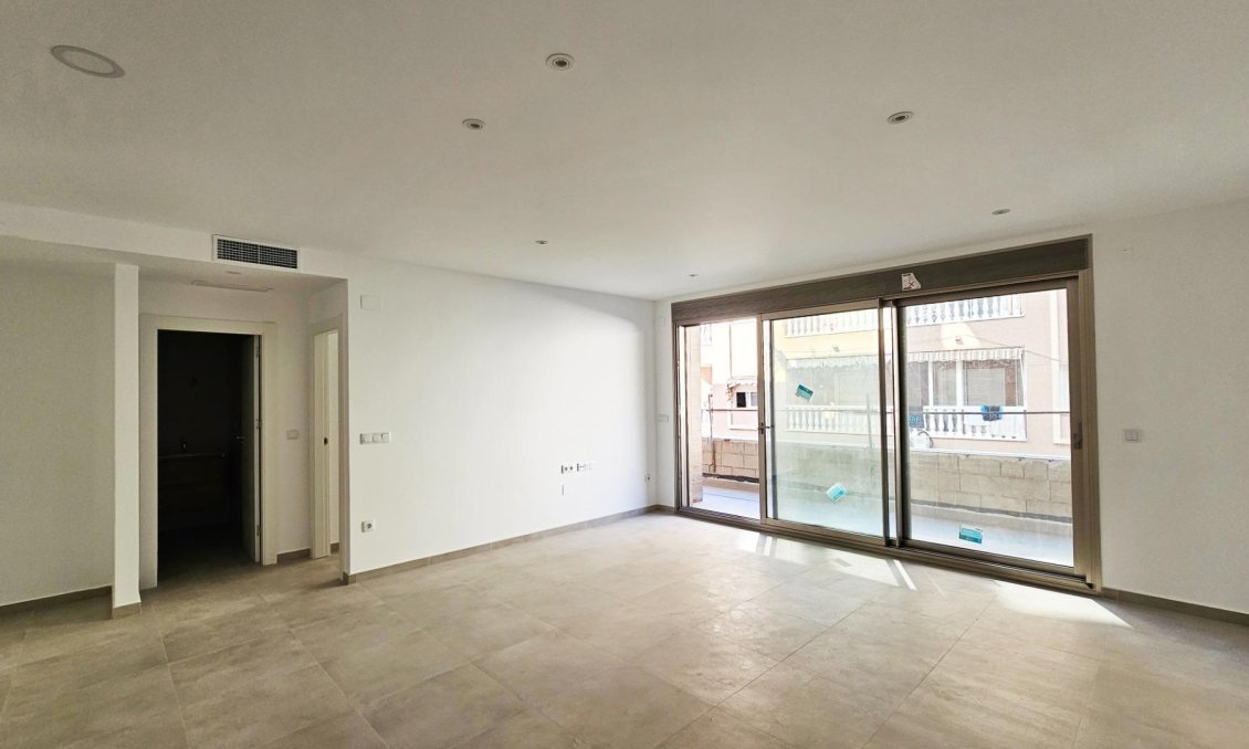 Resale - Apartment -
Torrevieja - Paseo Maritimo