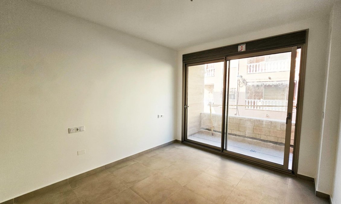 Resale - Apartment -
Torrevieja - Paseo Maritimo