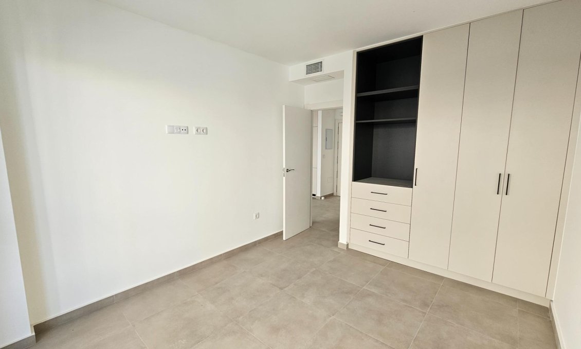 Resale - Apartment -
Torrevieja - Paseo Maritimo