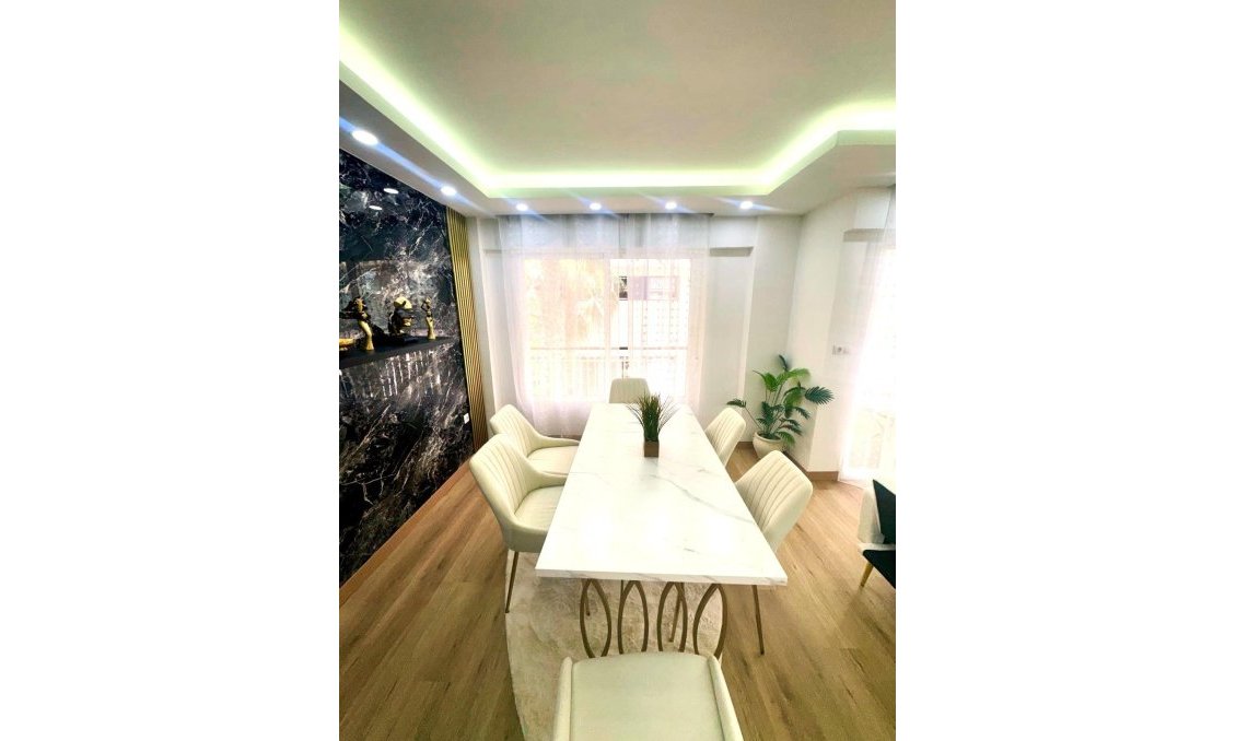 Resale - Apartment -
Torrevieja - Centro - Muelle Pesquero