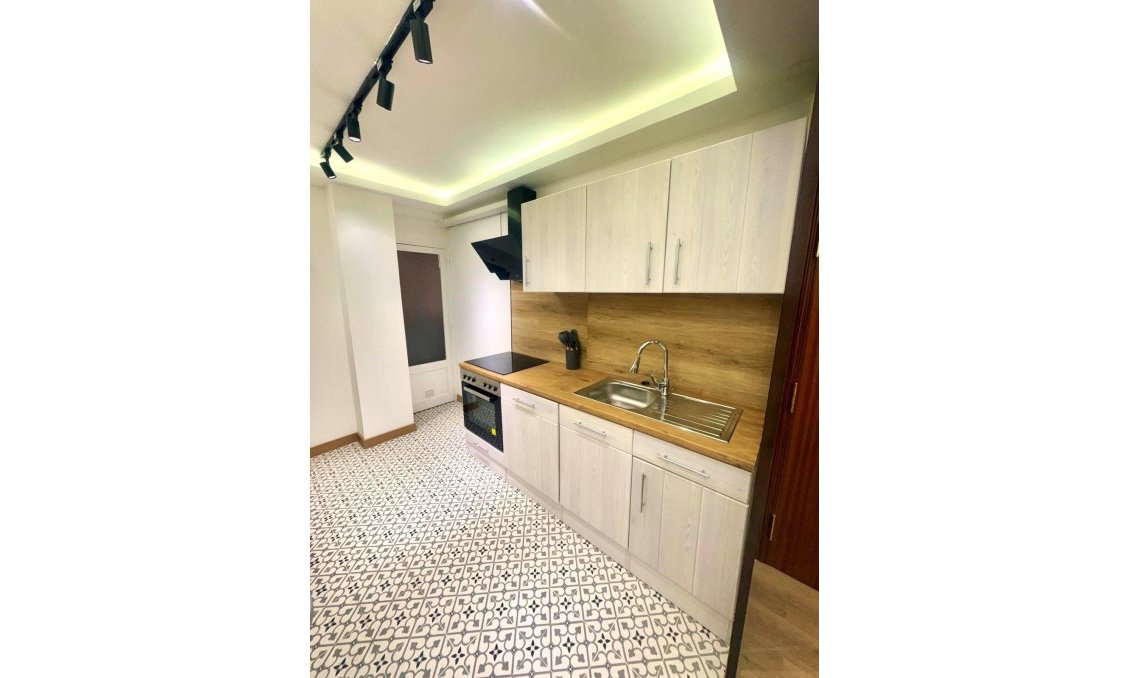 Resale - Apartment -
Torrevieja - Centro - Muelle Pesquero