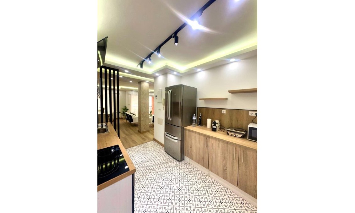 Resale - Apartment -
Torrevieja - Centro - Muelle Pesquero