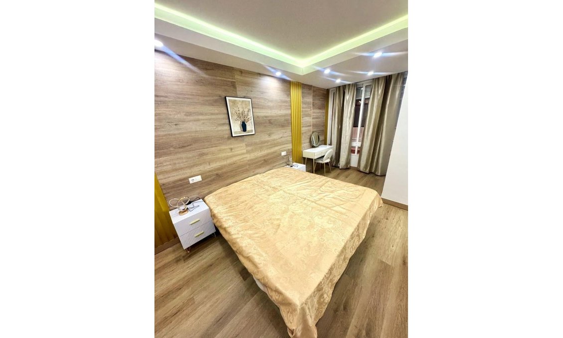 Resale - Apartment -
Torrevieja - Centro - Muelle Pesquero