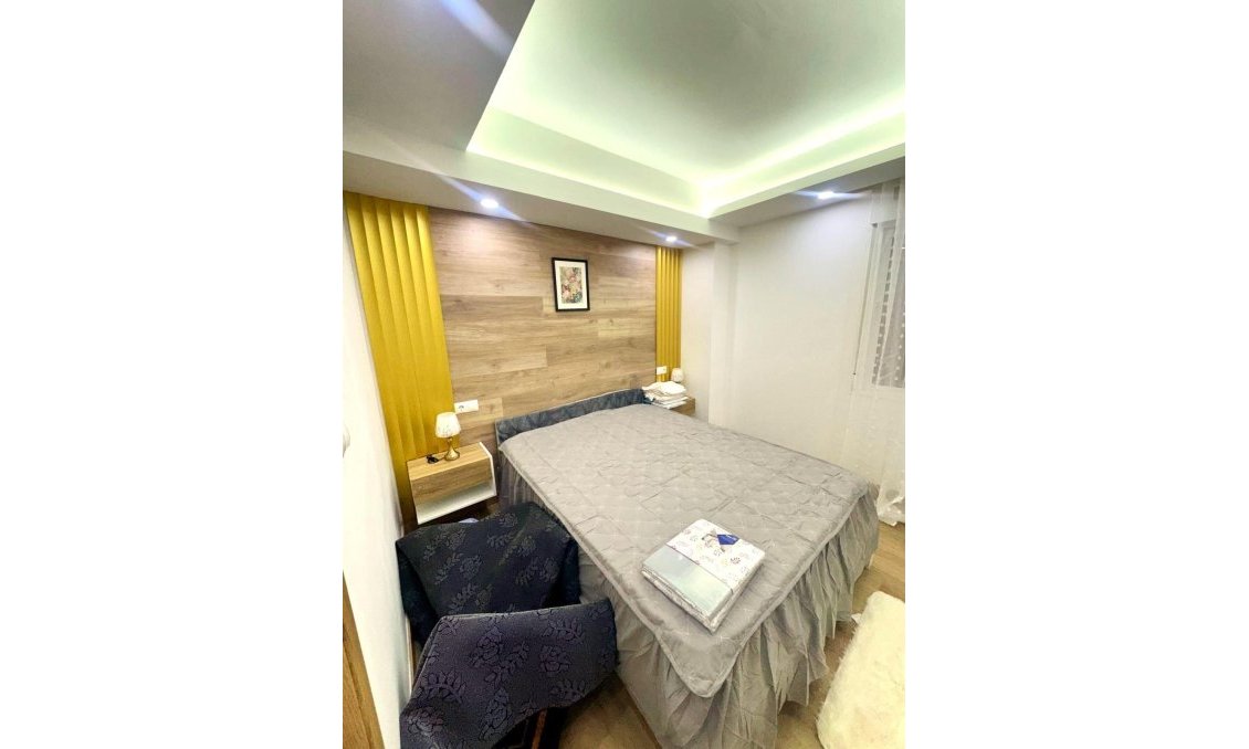 Resale - Apartment -
Torrevieja - Centro - Muelle Pesquero