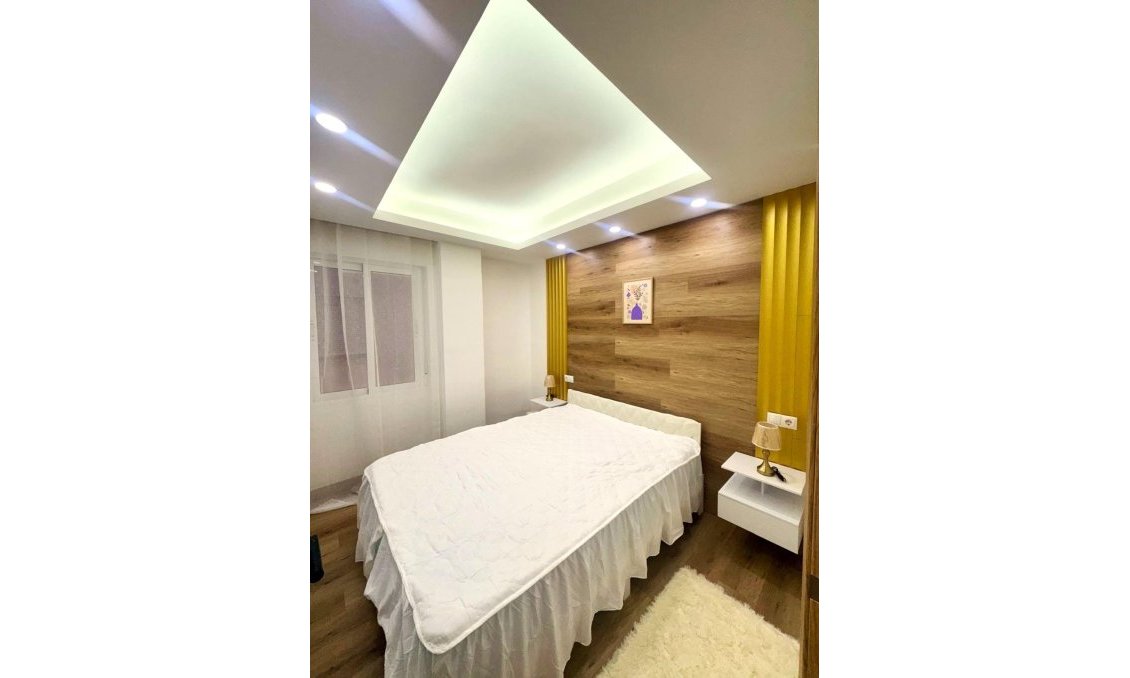 Resale - Apartment -
Torrevieja - Centro - Muelle Pesquero