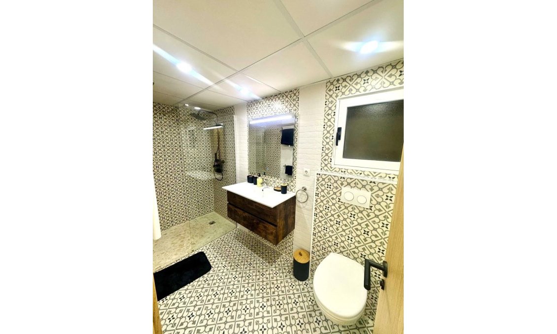Resale - Apartment -
Torrevieja - Centro - Muelle Pesquero