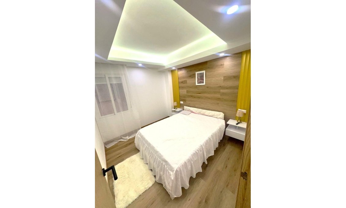 Resale - Apartment -
Torrevieja - Centro - Muelle Pesquero