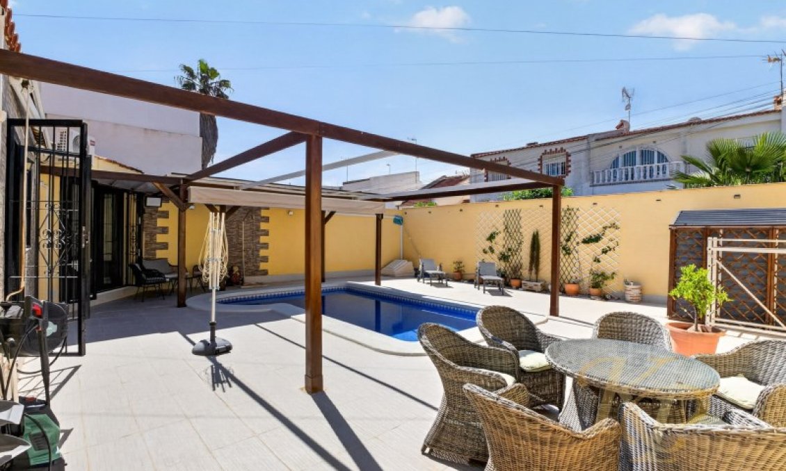 Resale - Villa -
Torrevieja - Costa Blanca