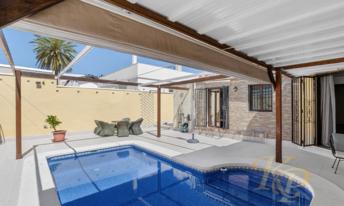 Resale - Villa -
Torrevieja - Costa Blanca
