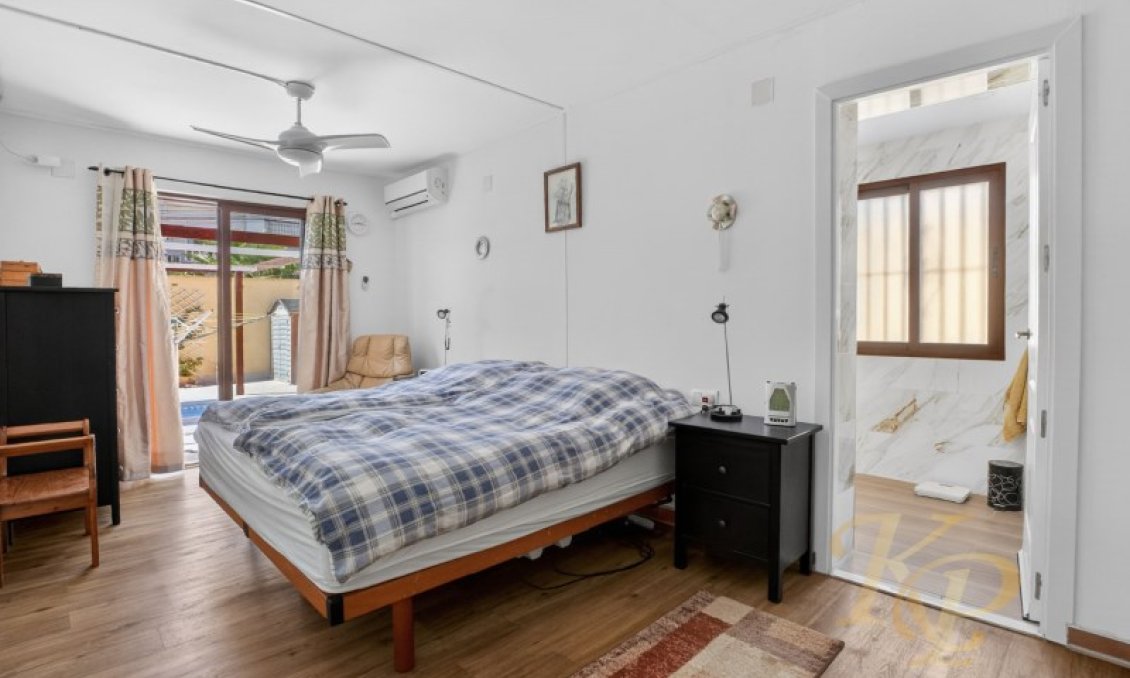 Resale - Villa -
Torrevieja - Costa Blanca