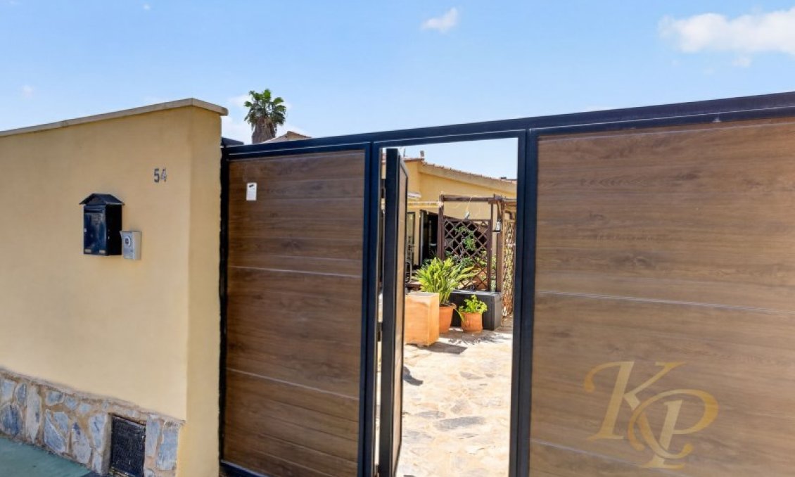 Resale - Villa -
Torrevieja - Costa Blanca